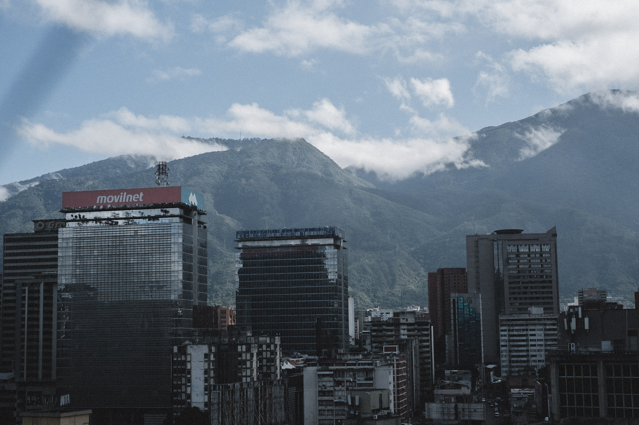 Bombas caen sobre Caracas
